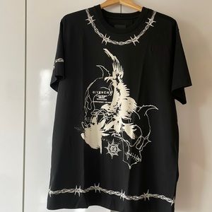 Givenchy T Shirt. Oversized fit Size L